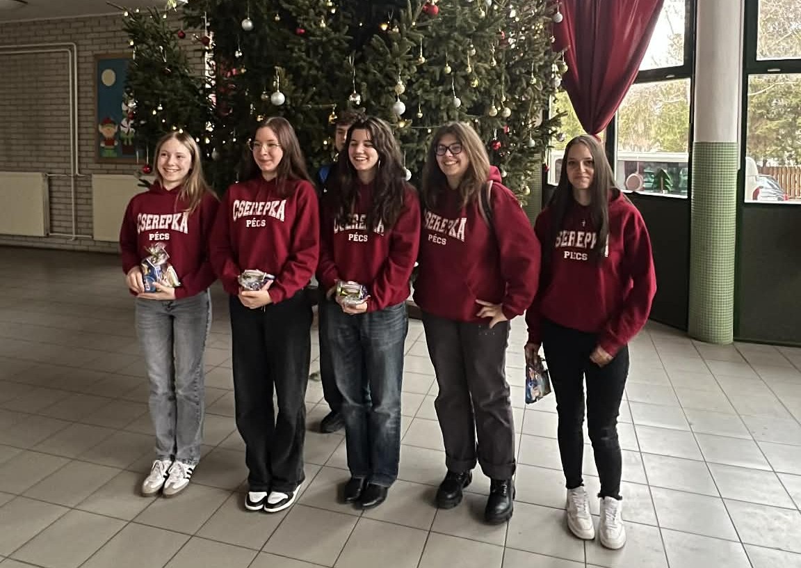 Átadták a pécsi élelmiszercsomagokat Sárosdon