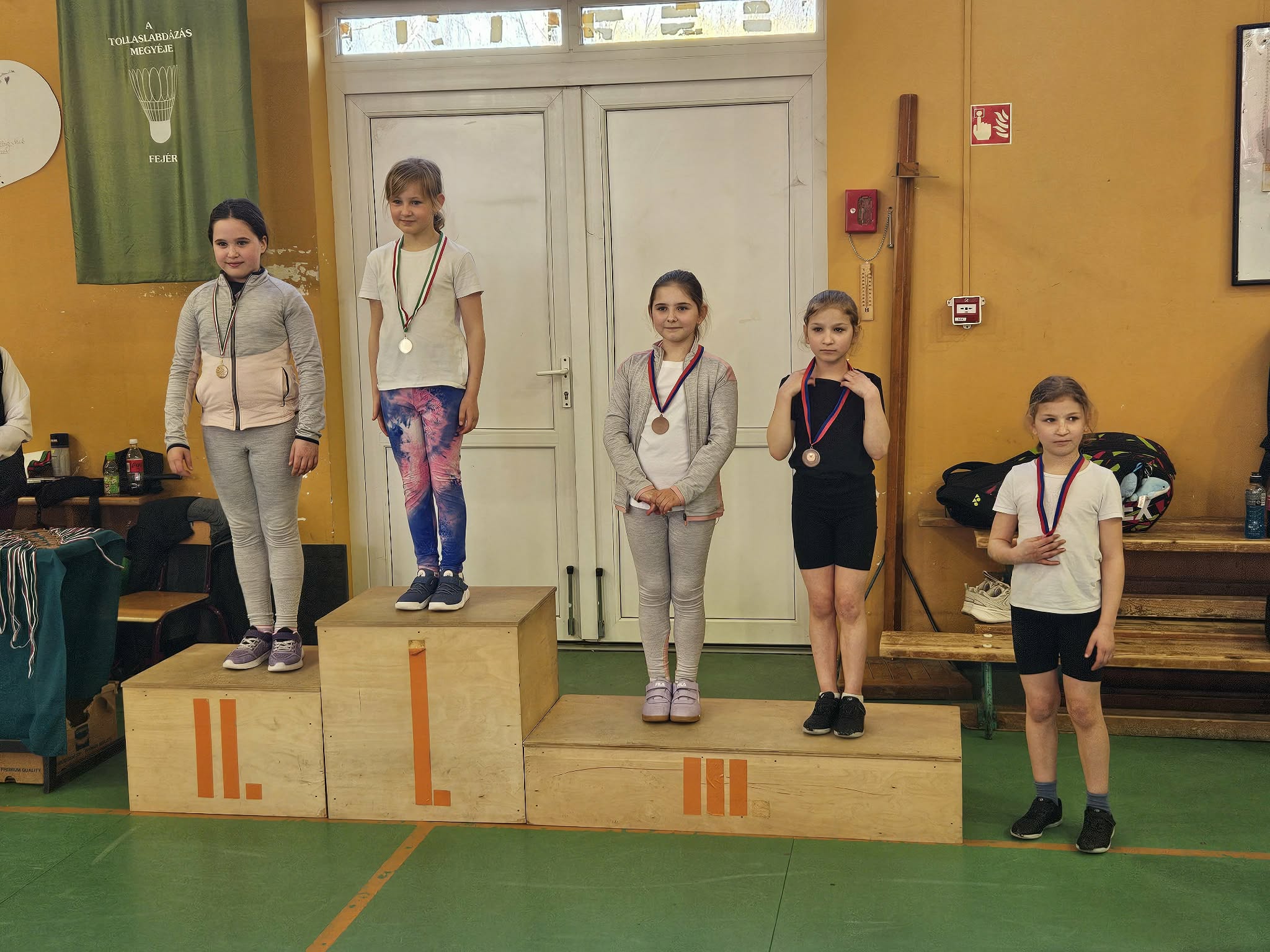 Verseny verseny hátán